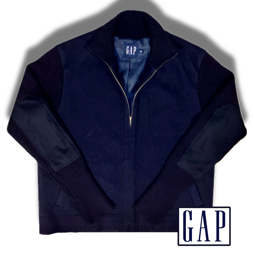 Men’s Classic Navy blue Gap jacket. Size Large!